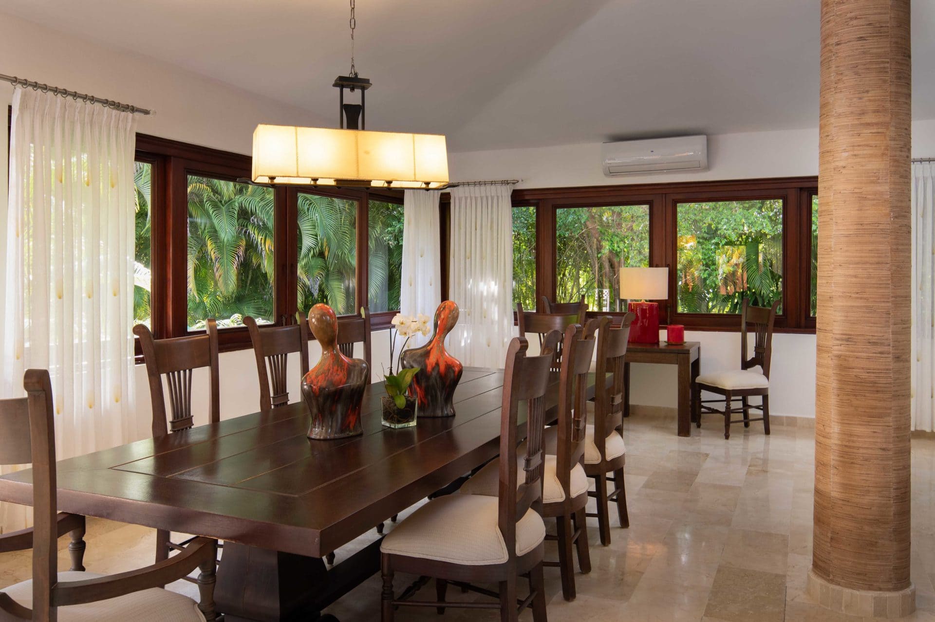 Classic 4 Bedroom Villa Flamboyan Dining Area