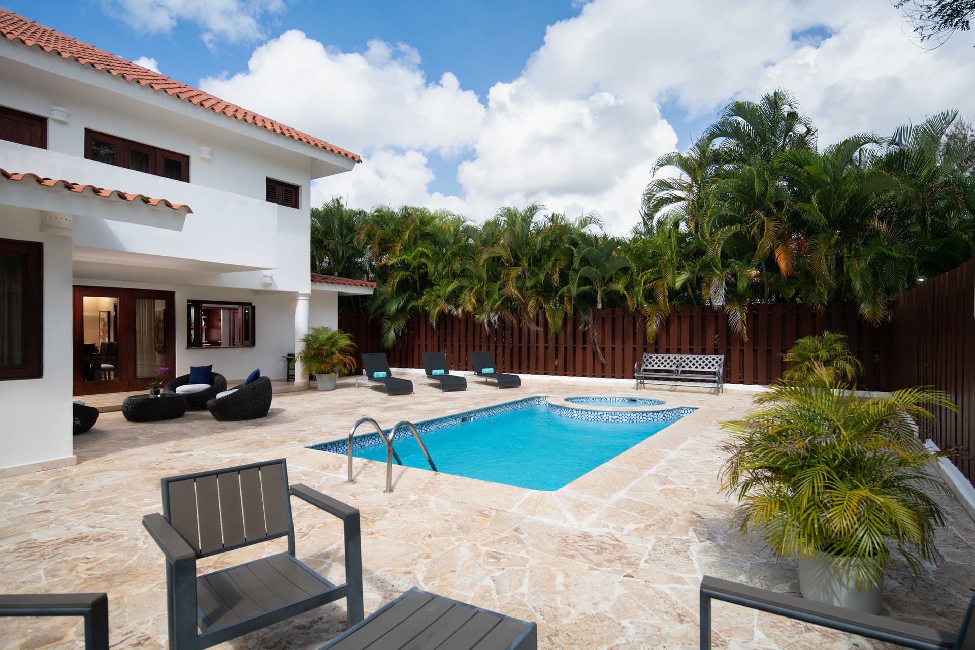 Classic 4 Bedroom Villa Flamboyan Pool Area