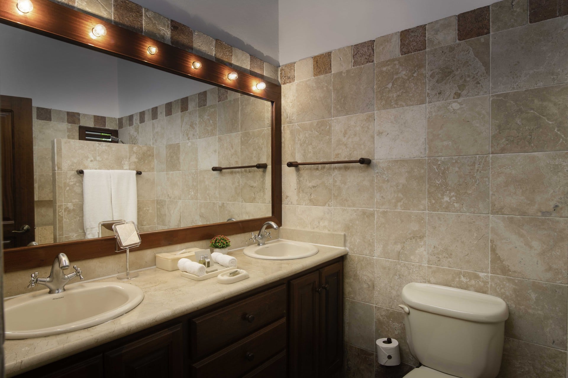 Classic 5 Bedroom Villa Toscana Bathroom